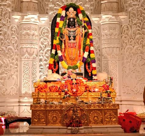 idol of ram lalla at ayodhya temple